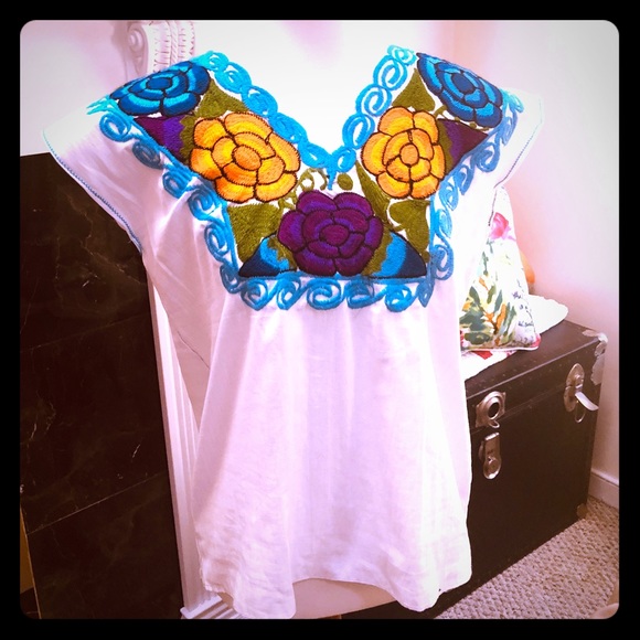 Made in Mexico beautiful Top! 💕🇲🇽🌸 - Picture 1 of 8